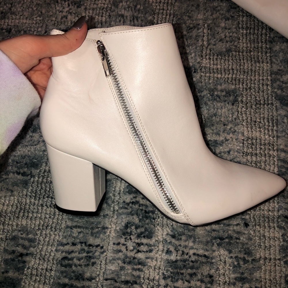 WHITE BOOTIES
